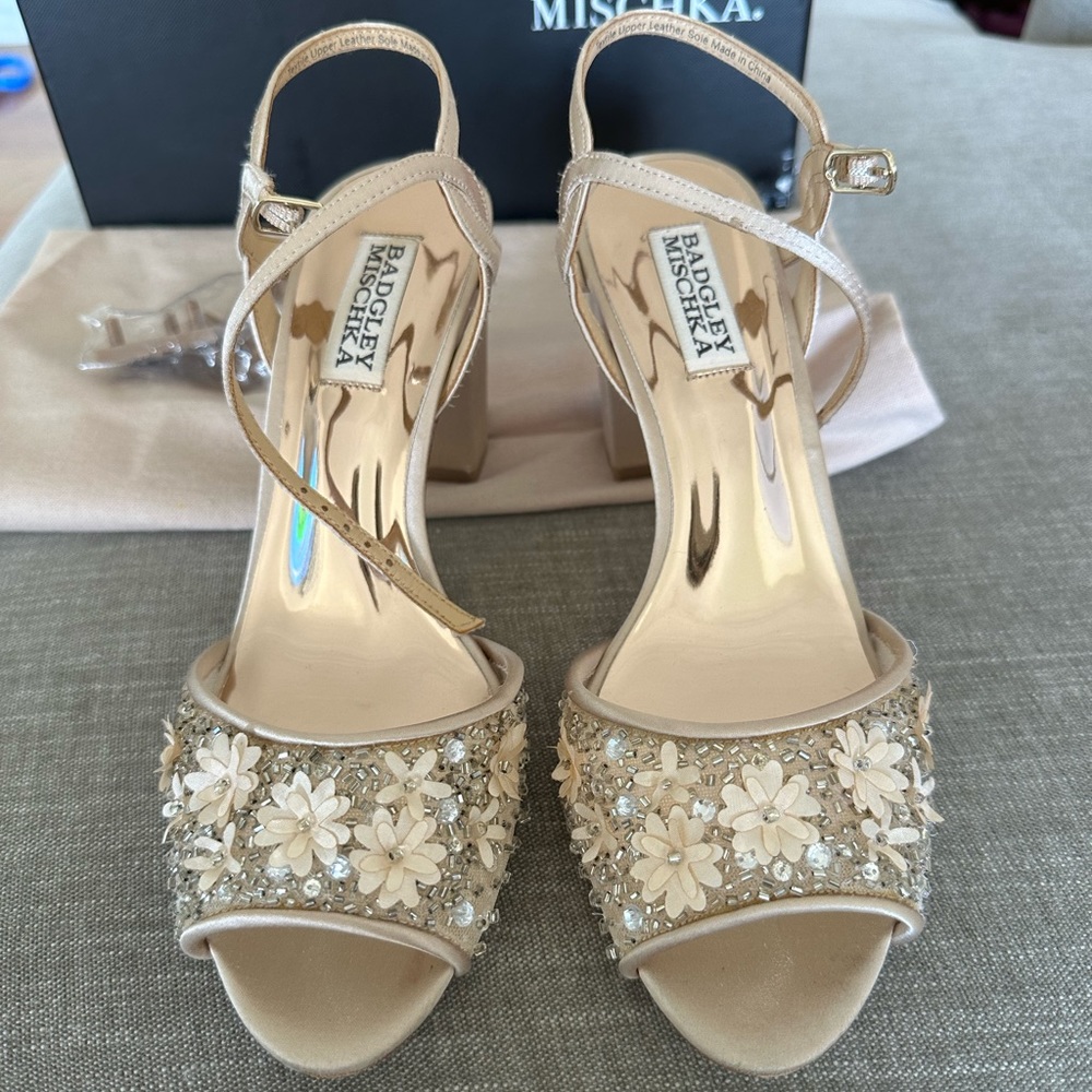 Badgley Mischka Carlie 3” Block Heel Size 7.5, Nude Satin